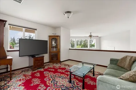 2777 SW Fairway Point Drive Oak Harbor WA 98277