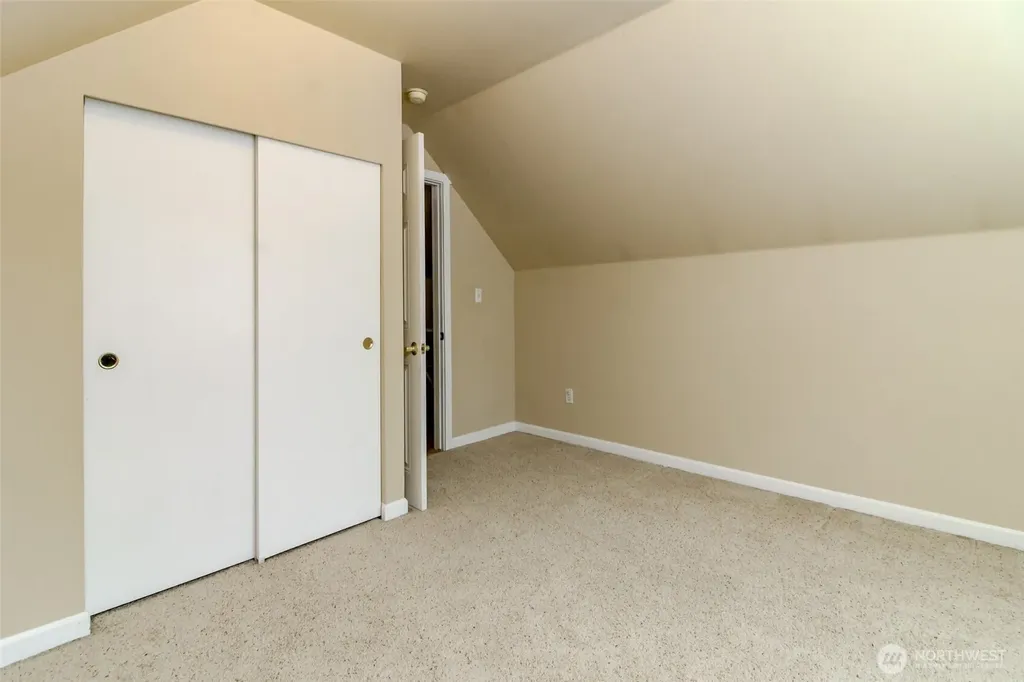 2707 9th Street SE Puyallup WA 98374