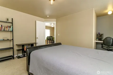 2707 9th Street SE Puyallup WA 98374