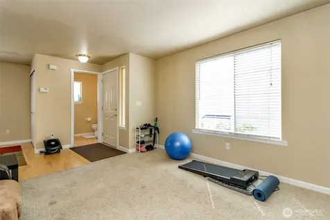 2707 9th Street SE Puyallup WA 98374