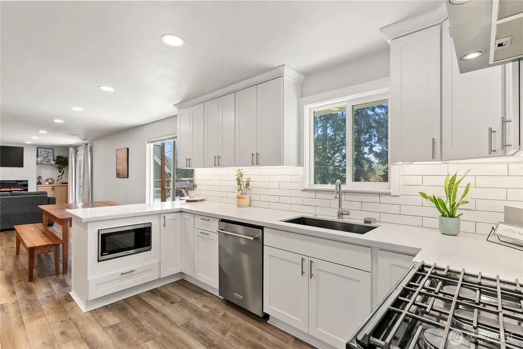 469 Hoquiam Avenue NE Renton WA 98059
