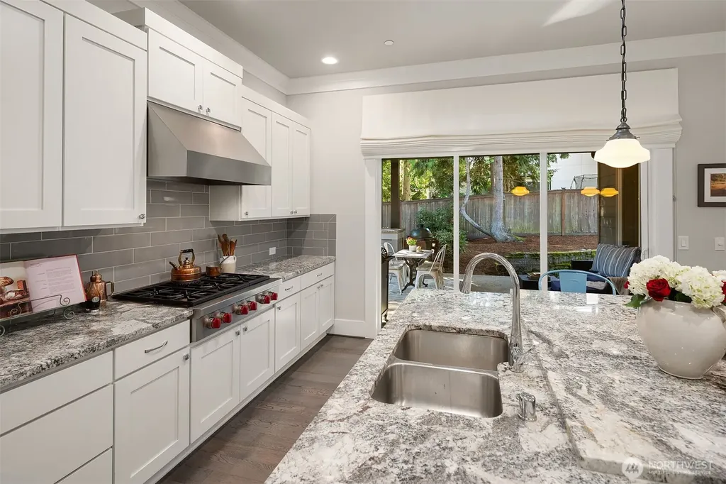 4525 90th Avenue SE Mercer Island WA 98040