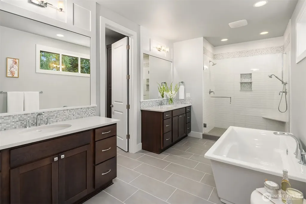 4525 90th Avenue SE Mercer Island WA 98040