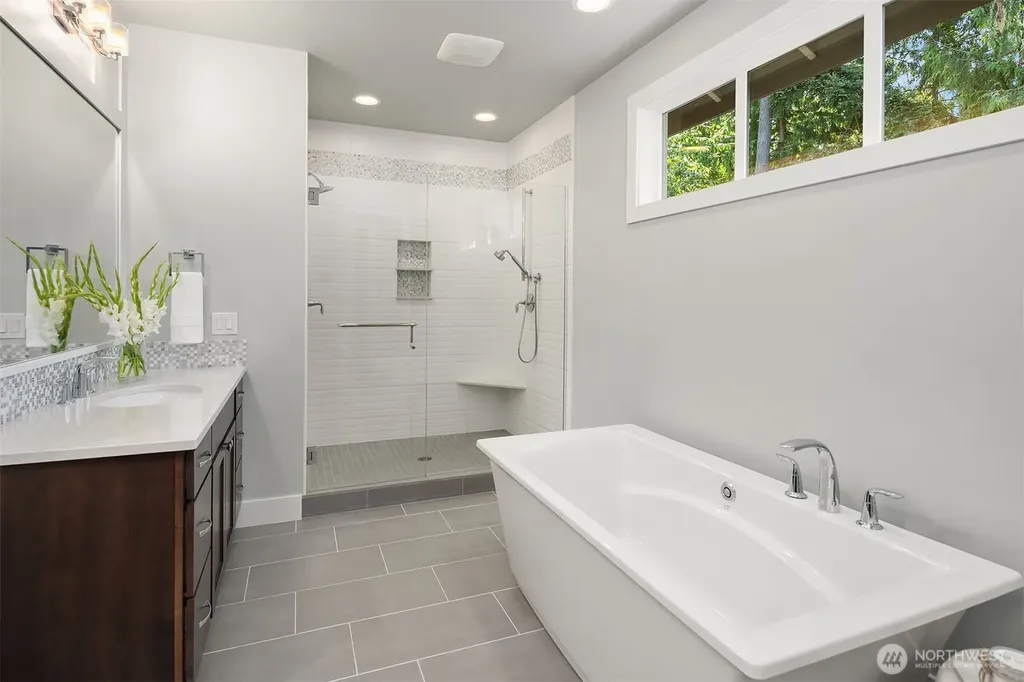 4525 90th Avenue SE Mercer Island WA 98040