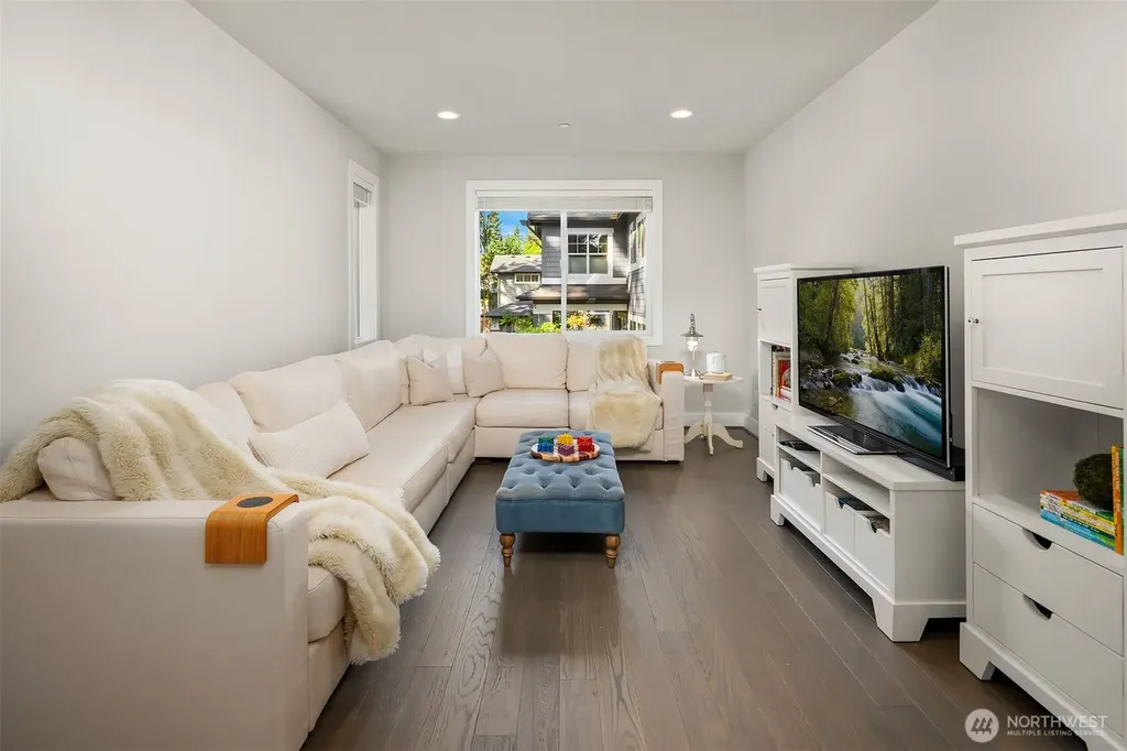 4525 90th Avenue SE Mercer Island WA 98040