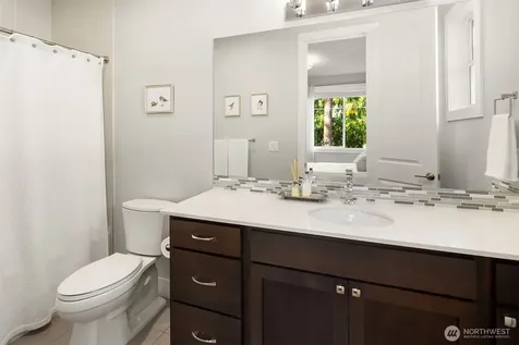 4525 90th Avenue SE Mercer Island WA 98040