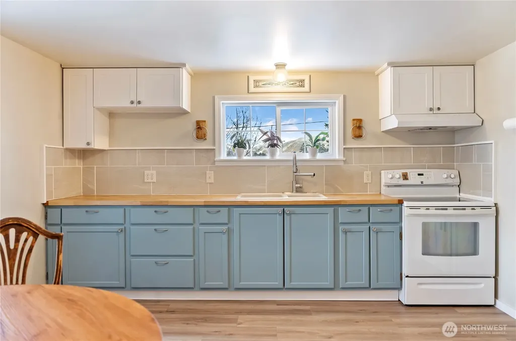 146 E Chewuch Road Winthrop WA 98862