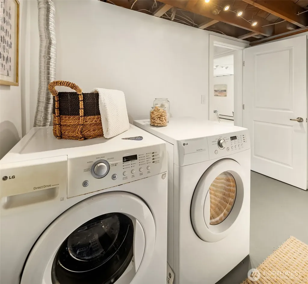 4934 Purdue Avenue NE Seattle WA 98105