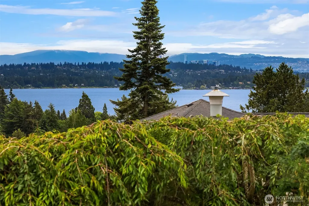 4934 Purdue Avenue NE Seattle WA 98105
