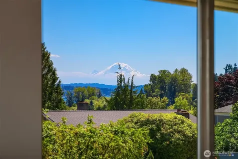 4934 Purdue Avenue NE Seattle WA 98105