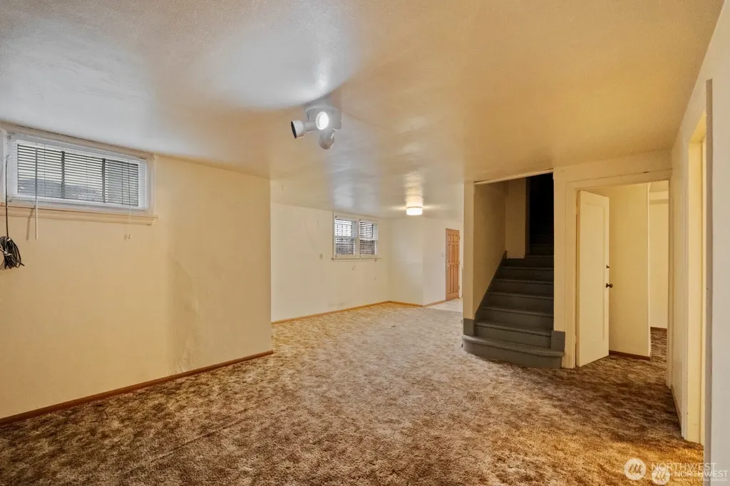 9716 Greenwood Avenue N Seattle WA 98103