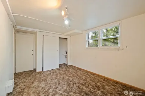 9716 Greenwood Avenue N Seattle WA 98103