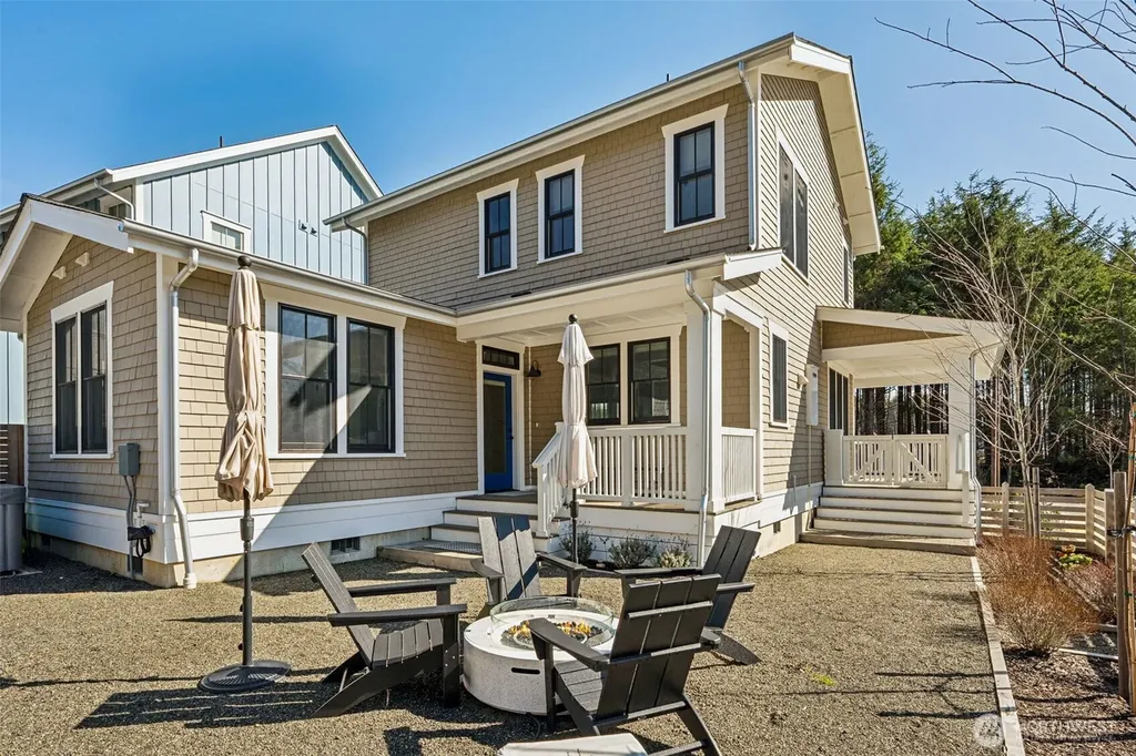 421 E Compass Street Pacific Beach WA 98571