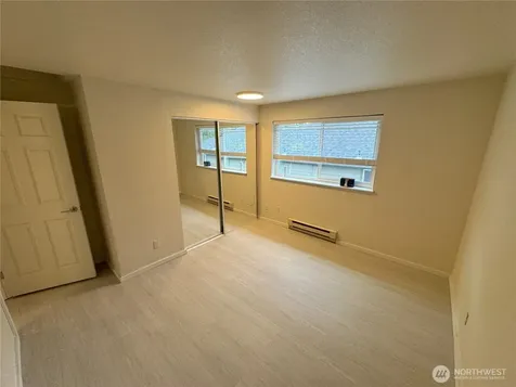 929 N 105th Street Seattle WA 98133