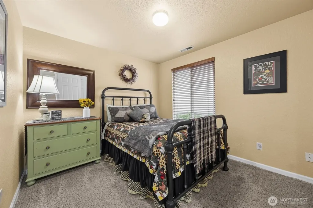 2404 Bowman Avenue NW Olympia WA 98502
