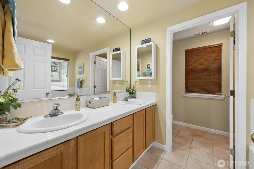 2404 Bowman Avenue NW Olympia WA 98502