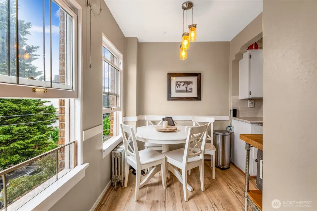 1427 3rd Avenue W Seattle WA 98119