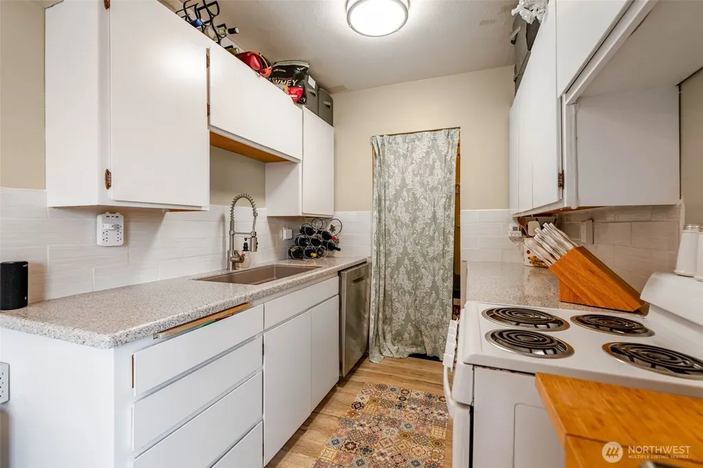 1427 3rd Avenue W Seattle WA 98119
