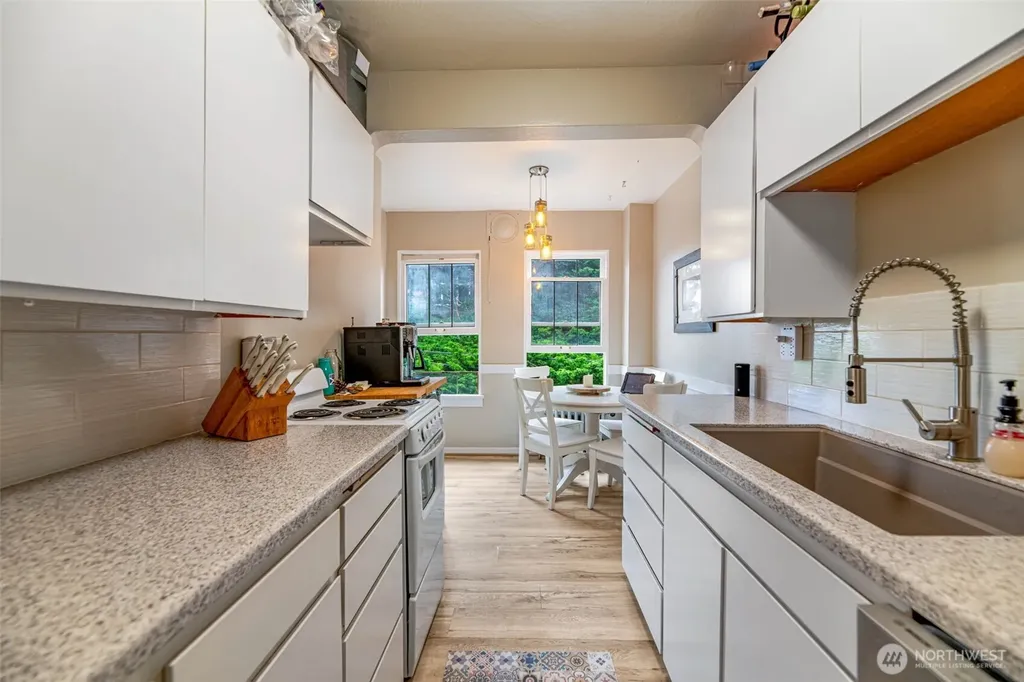 1427 3rd Avenue W Seattle WA 98119
