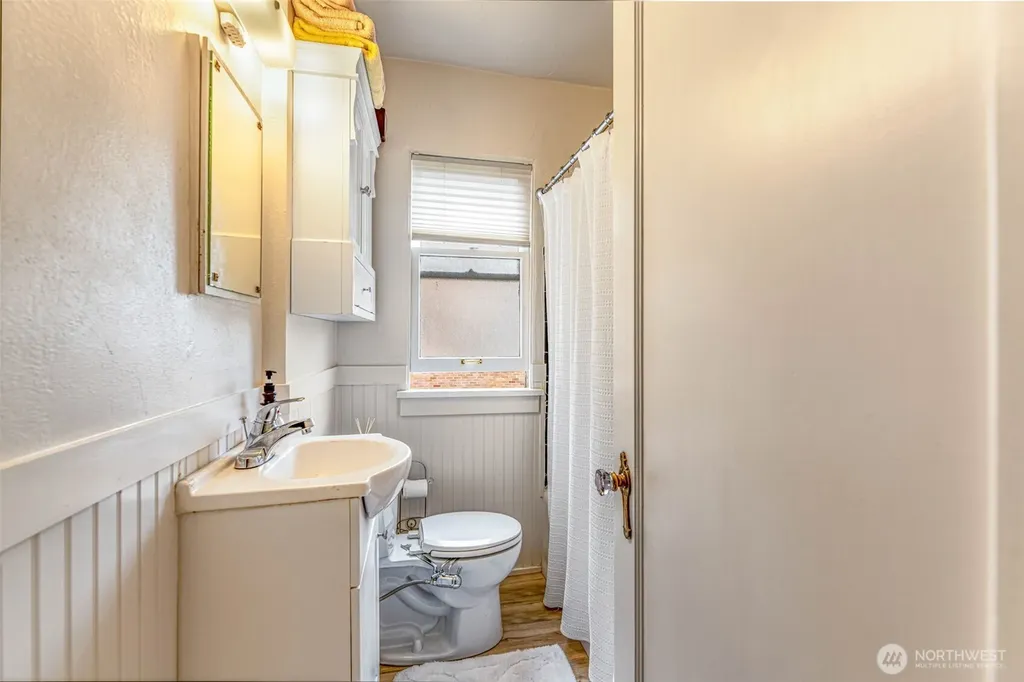 1427 3rd Avenue W Seattle WA 98119