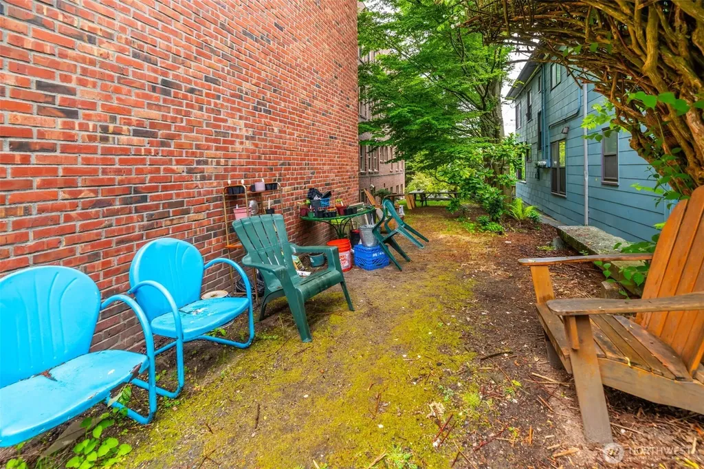 1427 3rd Avenue W Seattle WA 98119