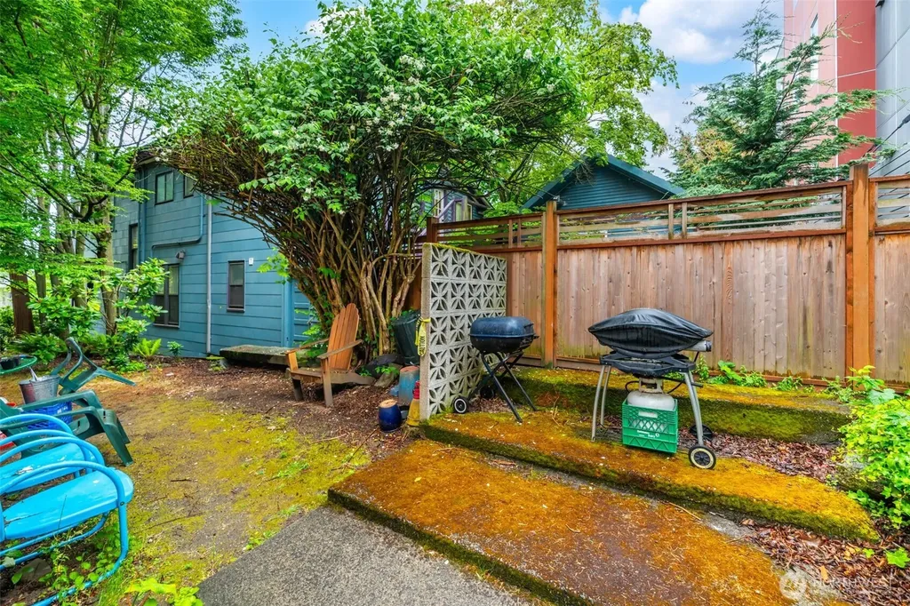 1427 3rd Avenue W Seattle WA 98119