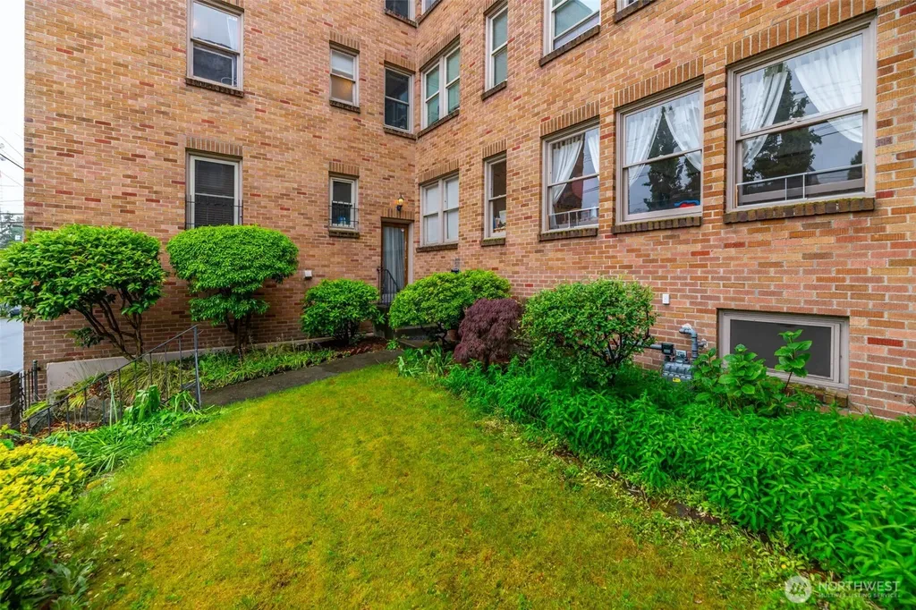 1427 3rd Avenue W Seattle WA 98119
