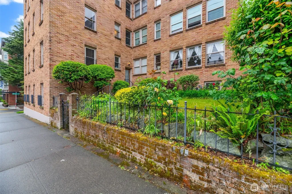 1427 3rd Avenue W Seattle WA 98119