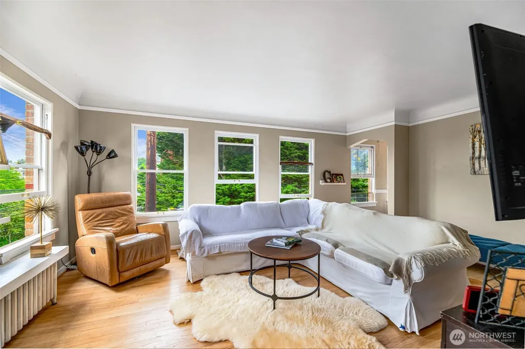 1427 3rd Avenue W Seattle WA 98119