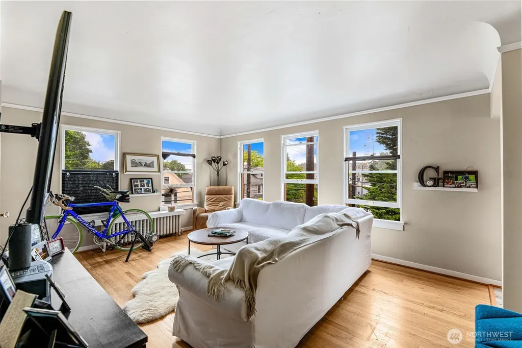1427 3rd Avenue W Seattle WA 98119