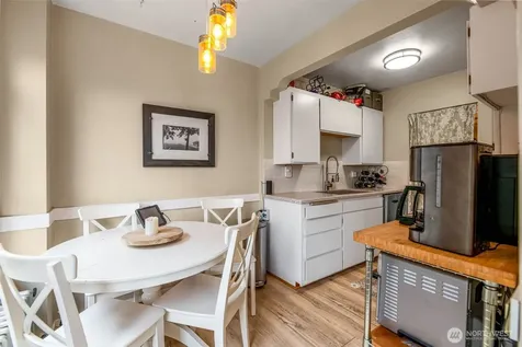 1427 3rd Avenue W Seattle WA 98119