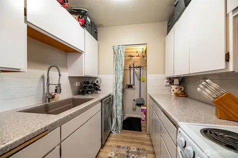1427 3rd Avenue W Seattle WA 98119