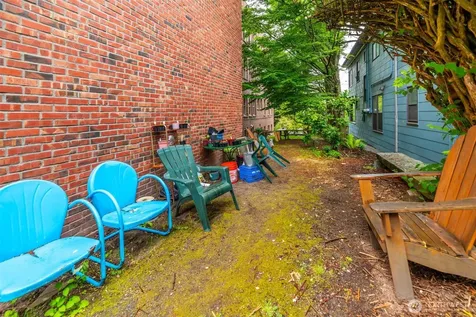 1427 3rd Avenue W Seattle WA 98119
