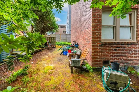1427 3rd Avenue W Seattle WA 98119
