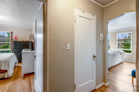 1427 3rd Avenue W Seattle WA 98119