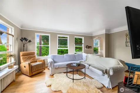 1427 3rd Avenue W Seattle WA 98119