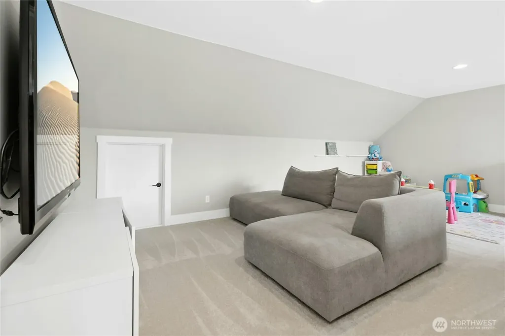 2218 274th Court SE Sammamish WA 98075