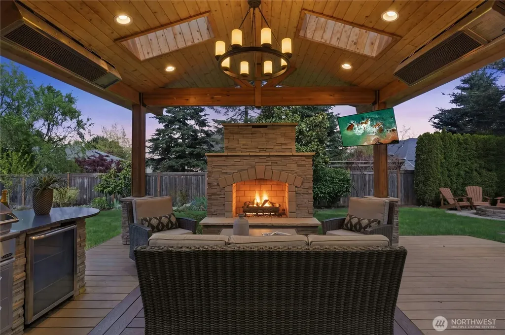 2218 274th Court SE Sammamish WA 98075