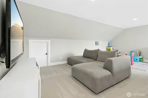 2218 274th Court SE Sammamish WA 98075