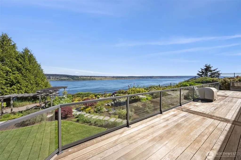 1529 13th Court Fox Island WA 98333