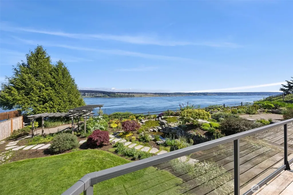 1529 13th Court Fox Island WA 98333