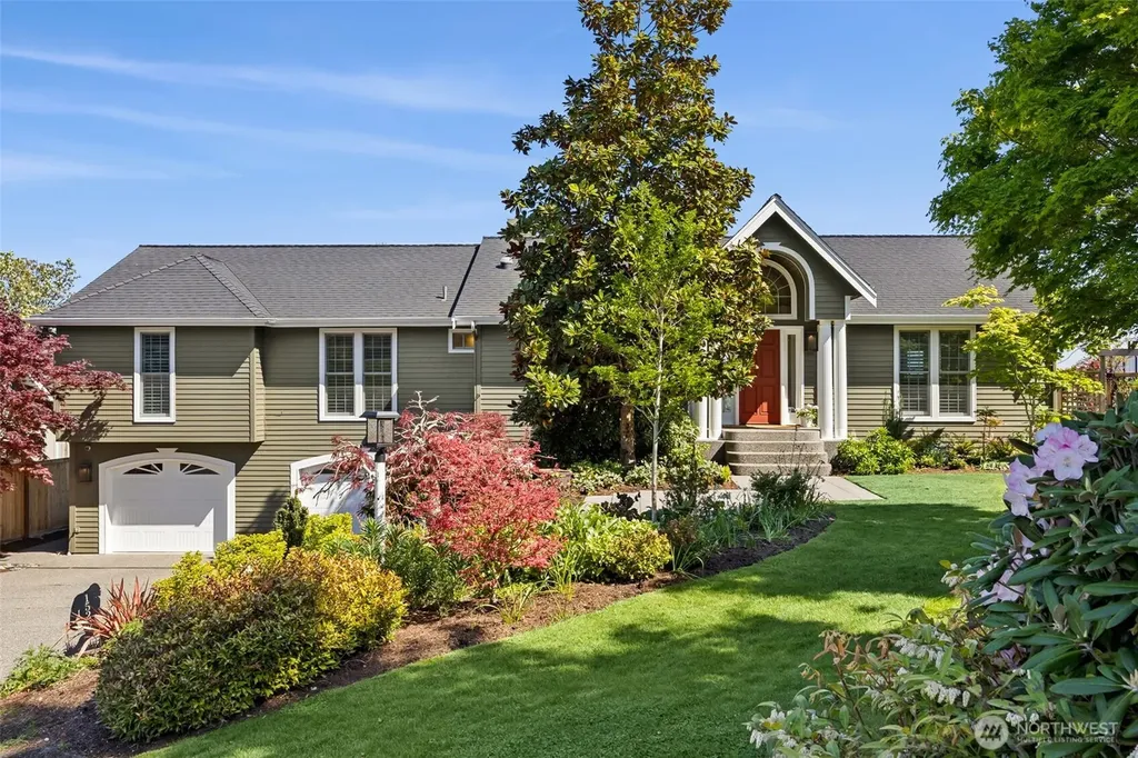 1529 13th Court Fox Island WA 98333