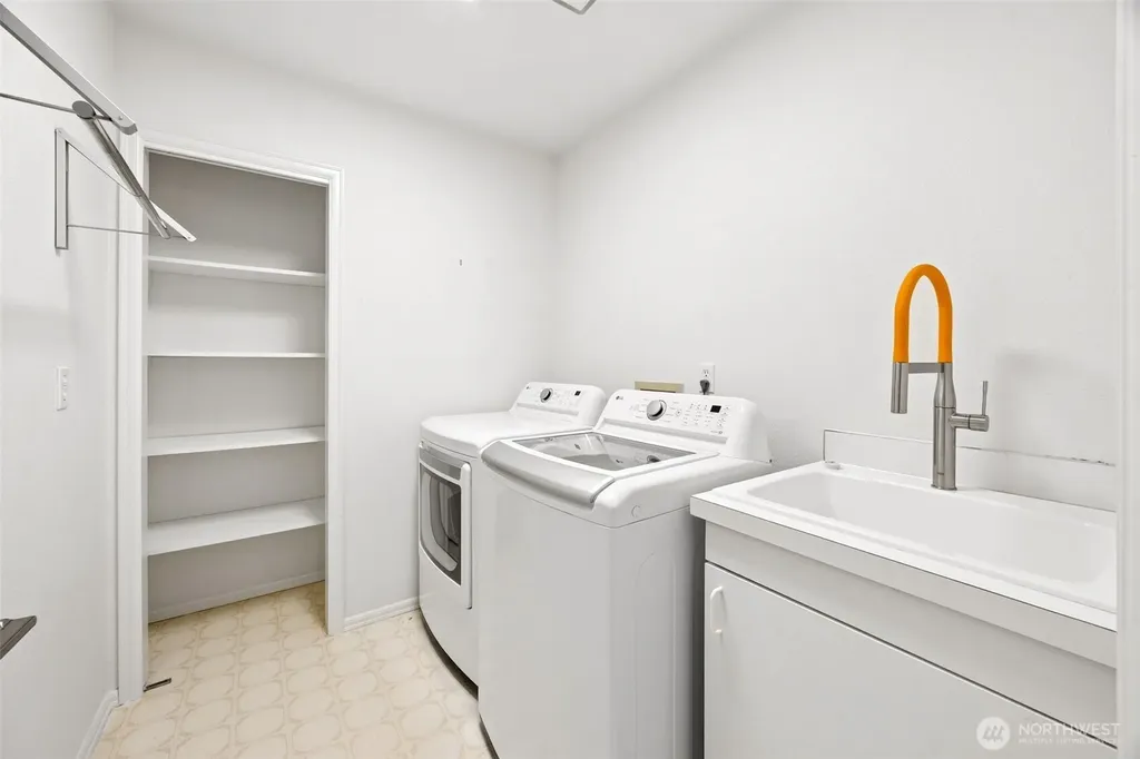 1529 13th Court Fox Island WA 98333
