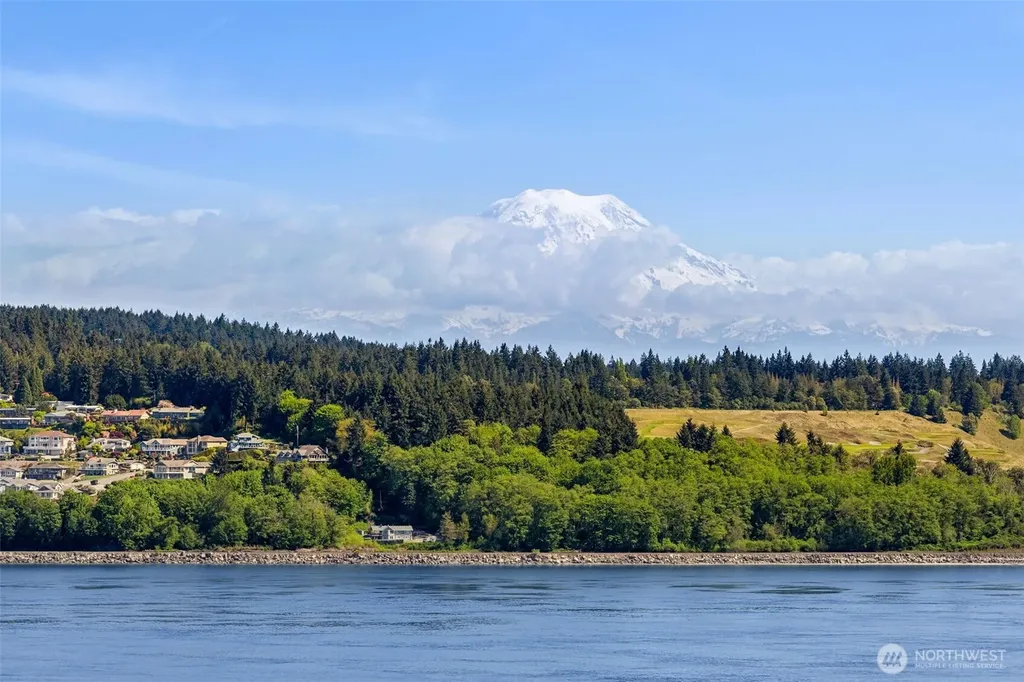 1529 13th Court Fox Island WA 98333