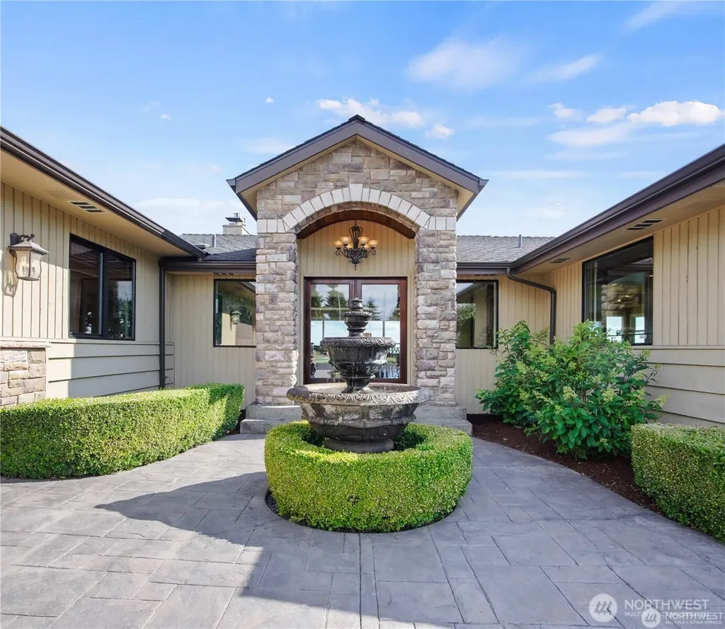 4702 Browns Point Boulevard NE Tacoma WA 98422