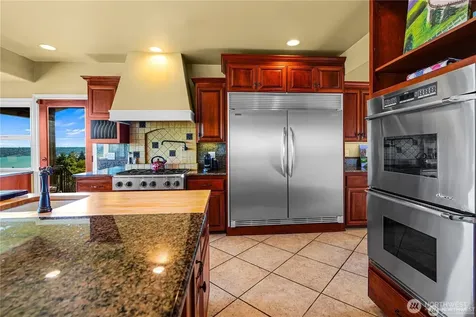 4702 Browns Point Boulevard NE Tacoma WA 98422