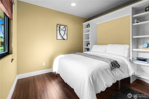 4702 Browns Point Boulevard NE Tacoma WA 98422