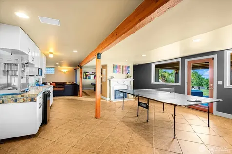 4702 Browns Point Boulevard NE Tacoma WA 98422