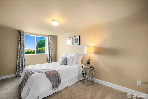 4702 Browns Point Boulevard NE Tacoma WA 98422