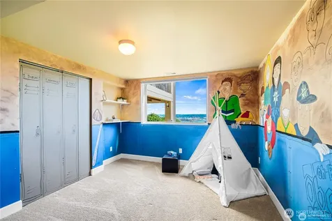 4702 Browns Point Boulevard NE Tacoma WA 98422